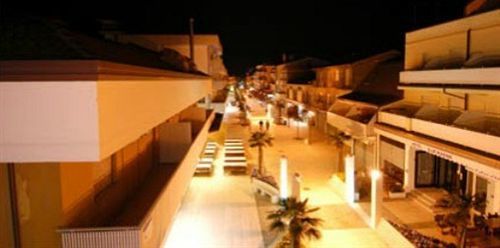 Aparthotel Esperya Линьяно-Саббьядоро Экстерьер фото